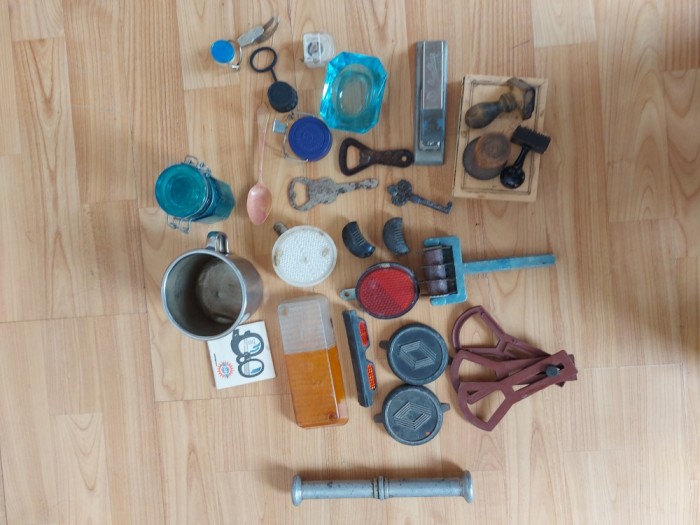 V&acirc;nd lot cu diverse obiecte (lot 1)