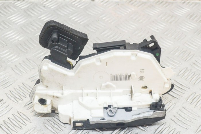 &Icirc;ncuietoare ușă dreapta față SKODA OCTAVIA III 5E3 2016 OEM: 5E2837016 13439341