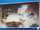 tanara in rochie alba de mireasa , anii 1920-1930 , fotografie