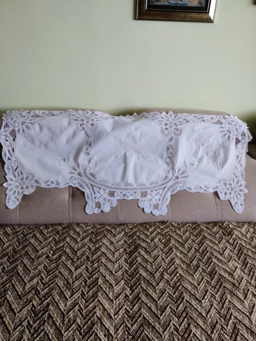 Broderie belgiană vintage, deosebită