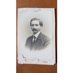 Fotografie pe carton, barbat cu mustata, perioada interbelica