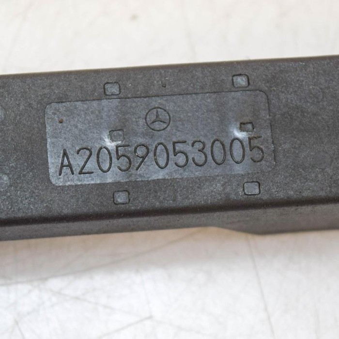 Amplificator de antena MERCEDES-BENZ GLA X156 2017 OEM: A2059053005 4027286