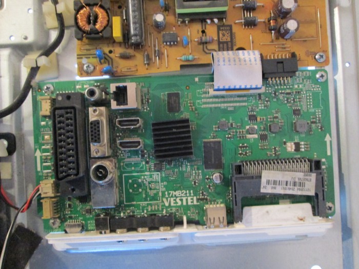 placa baza 17MB211 functionala din tv led Wellington WL24HDW282SW functional