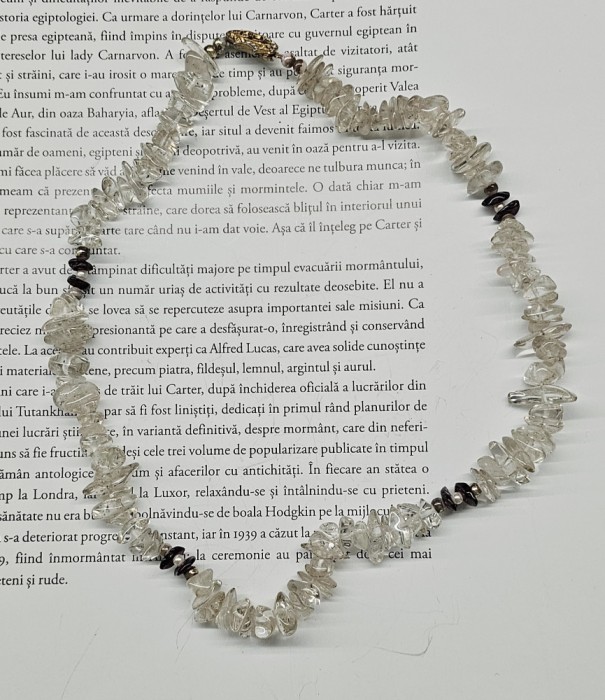 COLIER VINTAGE, LUCRAT MANUAL CU BUCATI DE CUART TRANSPARENT