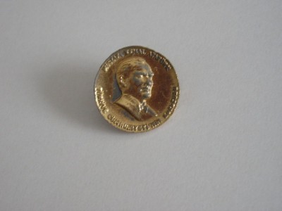 QW9 N3 72 - insigna - personalitati foto