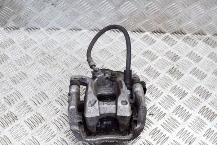 Etrier de fr&acirc;nă dreapta spate MERCEDES-BENZ A V177, Z177 2021 OEM: A2474230498 15071869