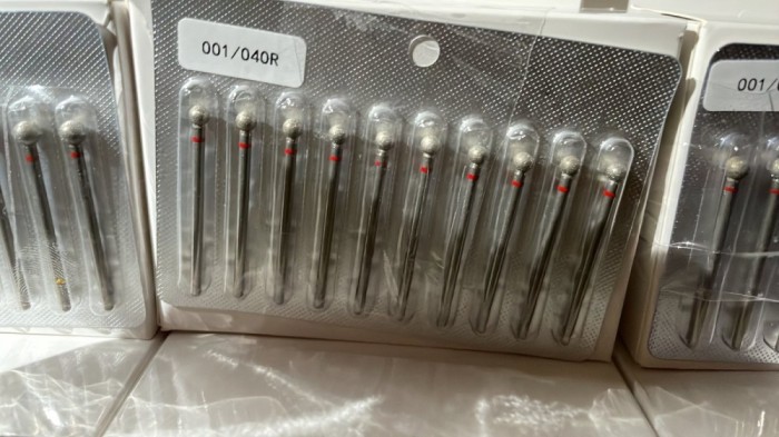 Capăt de freză de diamant pentru cuticule, bilă, br&acirc;u roșu, 001/040R