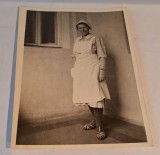 Fotografie veche probabil anii 1930 - 1940, al doilea razboi mondial - sora medicala, fotograf Robert Reil
