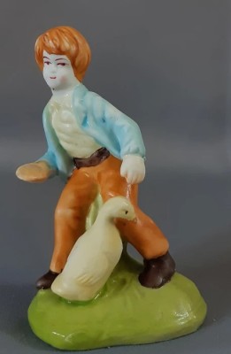 BIBELOU ASIATIC DIN PORTELAN MAT - BAIAT HRANIND GASCA foto