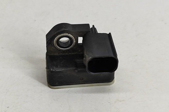 Senzor de impact st&acirc;nga spate ASTON MARTIN DB11 2022 OEM: A0009057600 25939249