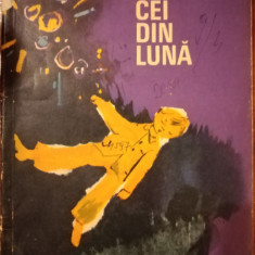 CEI DIN LUNA de DIMITRIE STELARU , ilustratii de ST . NASTAC , 1968