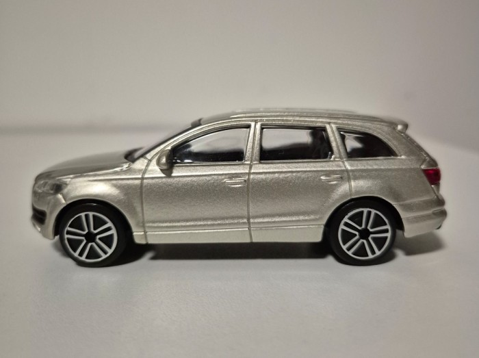 Audi Q7 - Macheta auto din metal scara 1:43