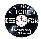 Ceas de perete decorativ &ldquo;Kitchen Art&rdquo;, lucrat manual din disc de vinil (Vinyl Record), design tematic Bucatarie, Negru, 30 cm