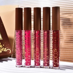 Set rujuri lichide &quot;be mine&quot; &acirc; 5 culori lucioase, catifelate, rezistente la transfer, cruelty-free