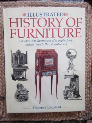 ILLUSTRATED HISTORY OF FURNITURE, CONTAINS 400 ILLUSTRATIONS OF EXAMPLES FROM ANCIENT TIMES TO THE EDWARDIAN ERA de FREDERICK LITCHFIELD, 2011 foto