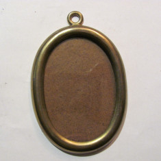 CY Rama foto bronz ovala cu geam / de agatat / d utile: 6 cm x 8,50 cm / Italia