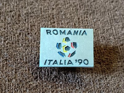 Insigna fotbal - ROMANIA la Campionatul Mondial ITALIA 1990 foto