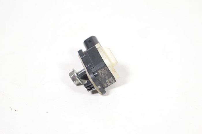 Senzor de impact st&acirc;nga față BMW 4 Coupe F32, F82 2016 OEM: 9217711 3147283