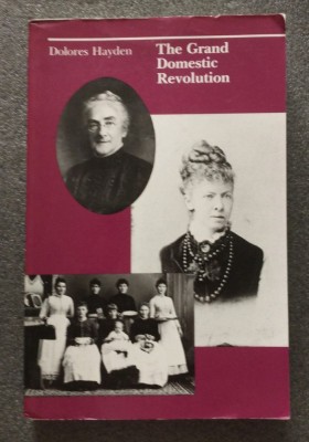Dolores Hayden - The Grand Domestic Revolution: A History of Feminist Designs... foto