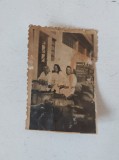 Fotografie veche (anii 50) cu 3 femei taranci la munca la colectiva din sat, 8x5,5cm