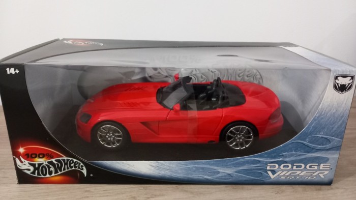 Macheta Dodge Viper scara 1/18