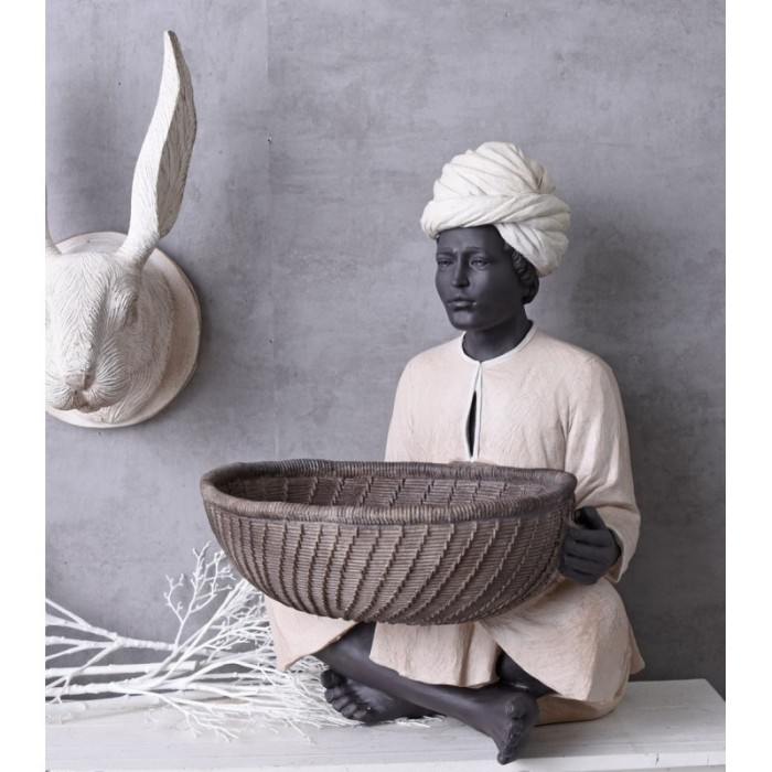 Figura de african cu un platou CW182