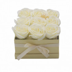Buchet Flori de Săpun în Cutie Cadou - 9 Trandafiri Crem - Pătrat