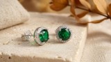 Cumpara ieftin Cercei din Argint 925 cu Zirconiu Verde Smarald si Halo Rotund , Eleganta Regala si Stralucire Clasica
