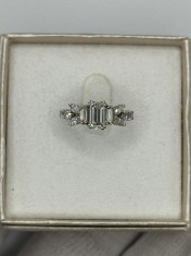 INEL AUR ALB 18K + 1 DIAMANT = 1CT - VVS1 + 10 diamante = 0.70CT + Certificat !