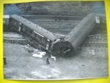 HOPCT 545 E - FOTOGRAFIE VECHE-D= 21 / 15 CM -TREN-DEZASTRE / ACCIDENTE LONDRA -1947-FOTO ASSOCIATED PRESS PHOTOS 1947