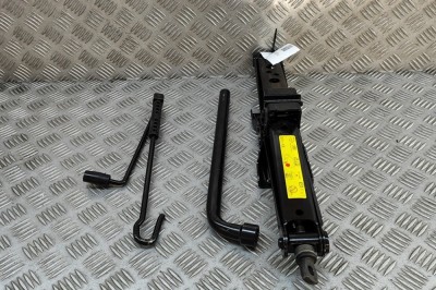 Cric LAND ROVER RANGE ROVER VELAR L560 2018 OEM: HK83-17080-BB,HK83-17035-AA,HK83-17081-AA | 32185810 foto