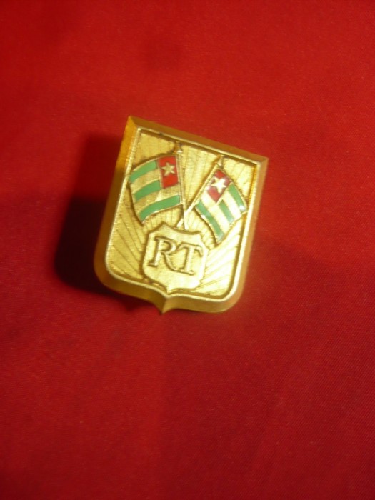 Insigna Drapele - Republica TOGO , metal si email , h=2,3cm