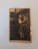 Fotografie veche (anii 50) - femeie taranca imbracata in port popular Maramures, cu copil in brate 8.5x5.5cm