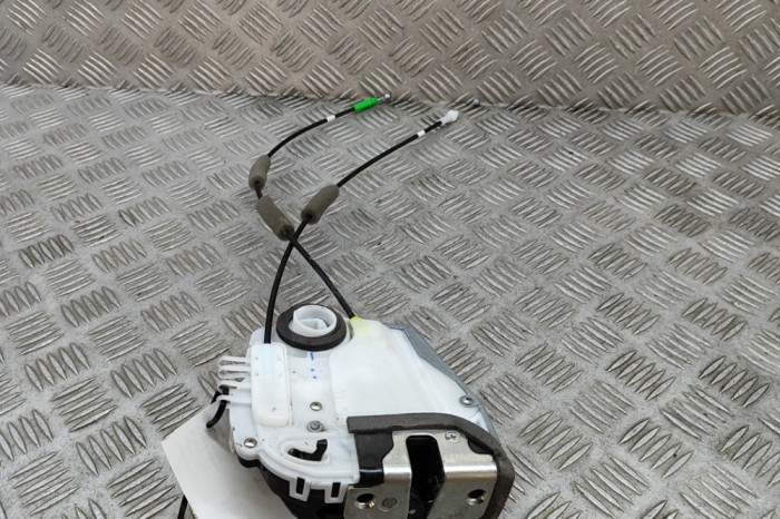 &Icirc;ncuietoare ușă dreapta spate TOYOTA YARIS CROSS MXP_ 2022 OEM: 69050-0D170 27793115