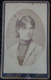 Fotografie tip CDV, Tanara cu bentita, inceput de secol XX