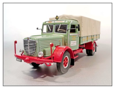 Macheta Bussing 8000 1:43 Minichamps foto