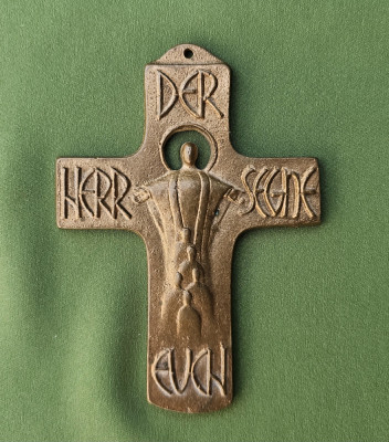 CRUCIFIX DE PERETE MICUT VINTAGE DIN ALAMA, &amp;bdquo;Domnul să te binecuv&amp;acirc;nteze&amp;rdquo; foto