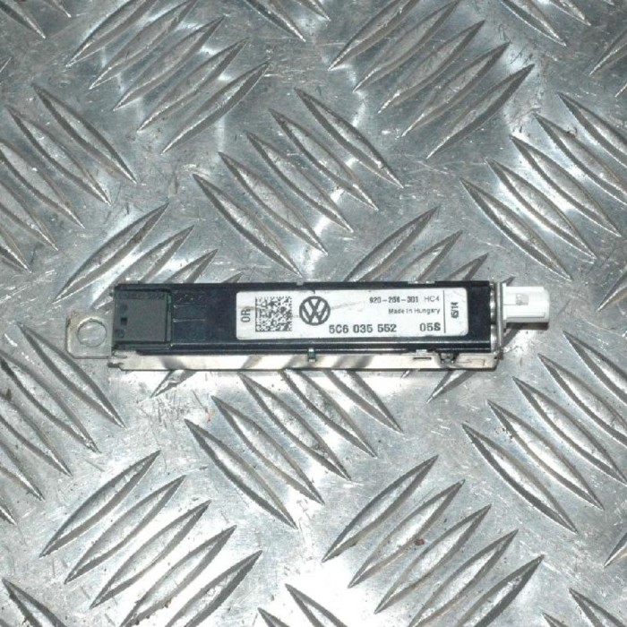 Amplificator de antena VW JETTA MK6 162, 163 2014 OEM: 5C6035552 2366303