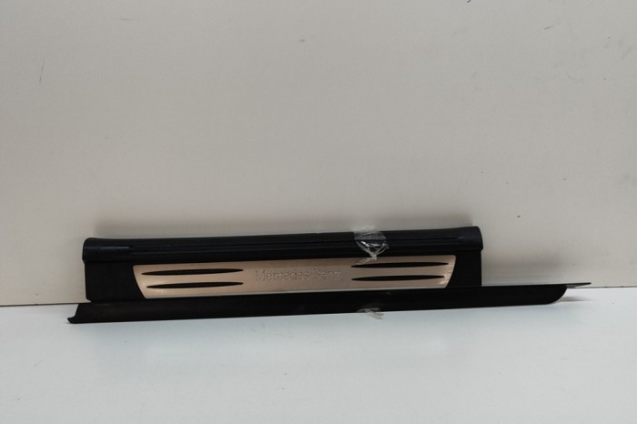 Ornament prag dreapta față MERCEDES-BENZ SLK R171 2005 OEM: A1716800235 31202544