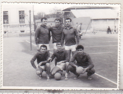 bnk foto Echipa ce volei Progresul Ploiesti - anii `60 foto