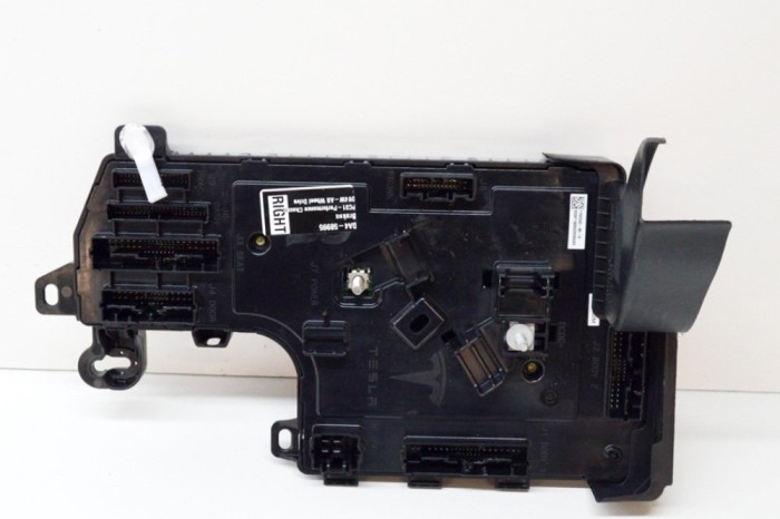 Modul de confort TESLA MODEL 3 2019 OEM: 1100340-90-H | 16729523