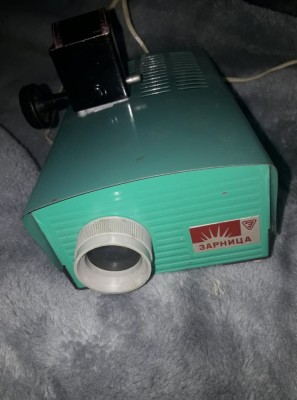 Aparat de proiectie vechi diafilme,perfect functional,masiv,metalic,de colectie foto