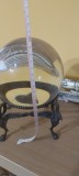 Glob magic de divinație din cristal pe suport vrăjitoresc
