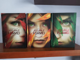 Suzanne Collins &ndash; Jocurile foamei (3 vol), Nemira