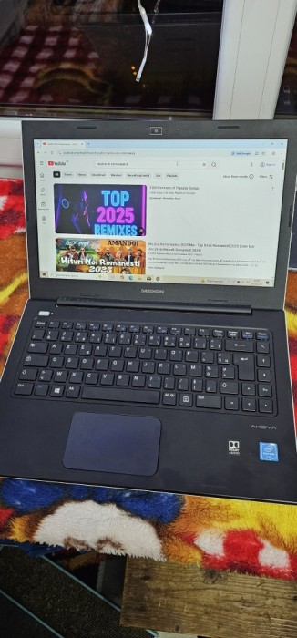 LEPTOP MEDION , PROCESOR INTEL CELERON N3050/1,60 GHz/ ssd 120 gb Nou Nout , RAM 2 GB, Win 10 instalat recent . SE VINDE CU INCARCATOR .