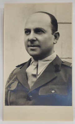 OFITER ROMAN , IN UNIFORMA FARA CHIPIU , POZA IN EXTERIOR , CARTE POSTALA , DECEMBRIE , 1939 foto