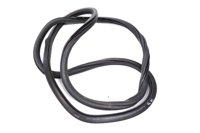 Garnitura ușă st&acirc;nga spate VW GOLF VII Variant BA5, BV5 2017 OEM: 5G9867913B