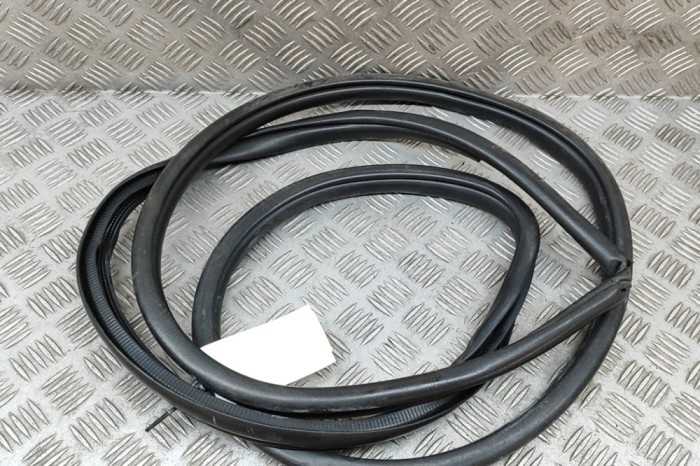 Garnitura ușă st&acirc;nga față LEXUS NX _Z1_ 2020 OEM: 62312-78010 | 31565375