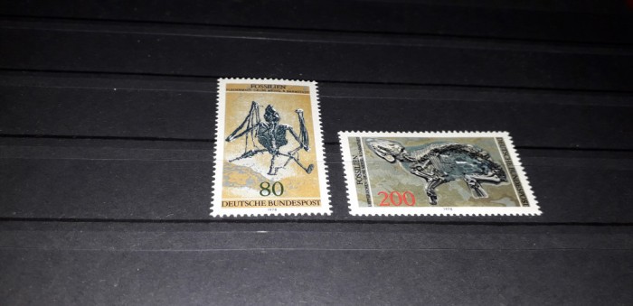Neștampilate după 1950