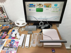 CONSOLA NINTENDO WII RVL-001 + 2 MANETE +3 JOCURI MARIO CABLU AV CHARGER + CARD foto